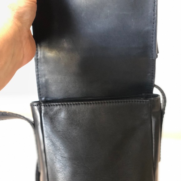 Timberland black leather small crossbody - Picture 6 of 11